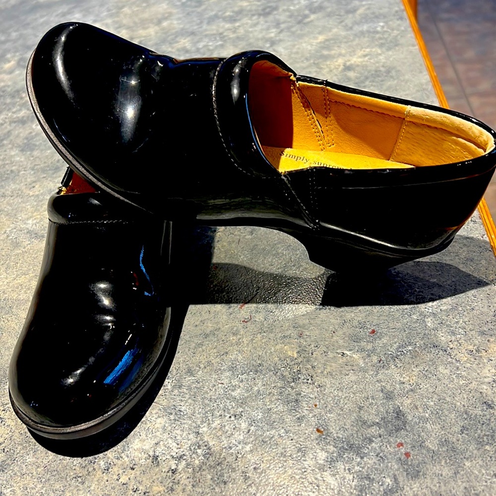 Like New Softspots Black Patent Leather Professional Wedge Clogs Size 8 Nursing!
